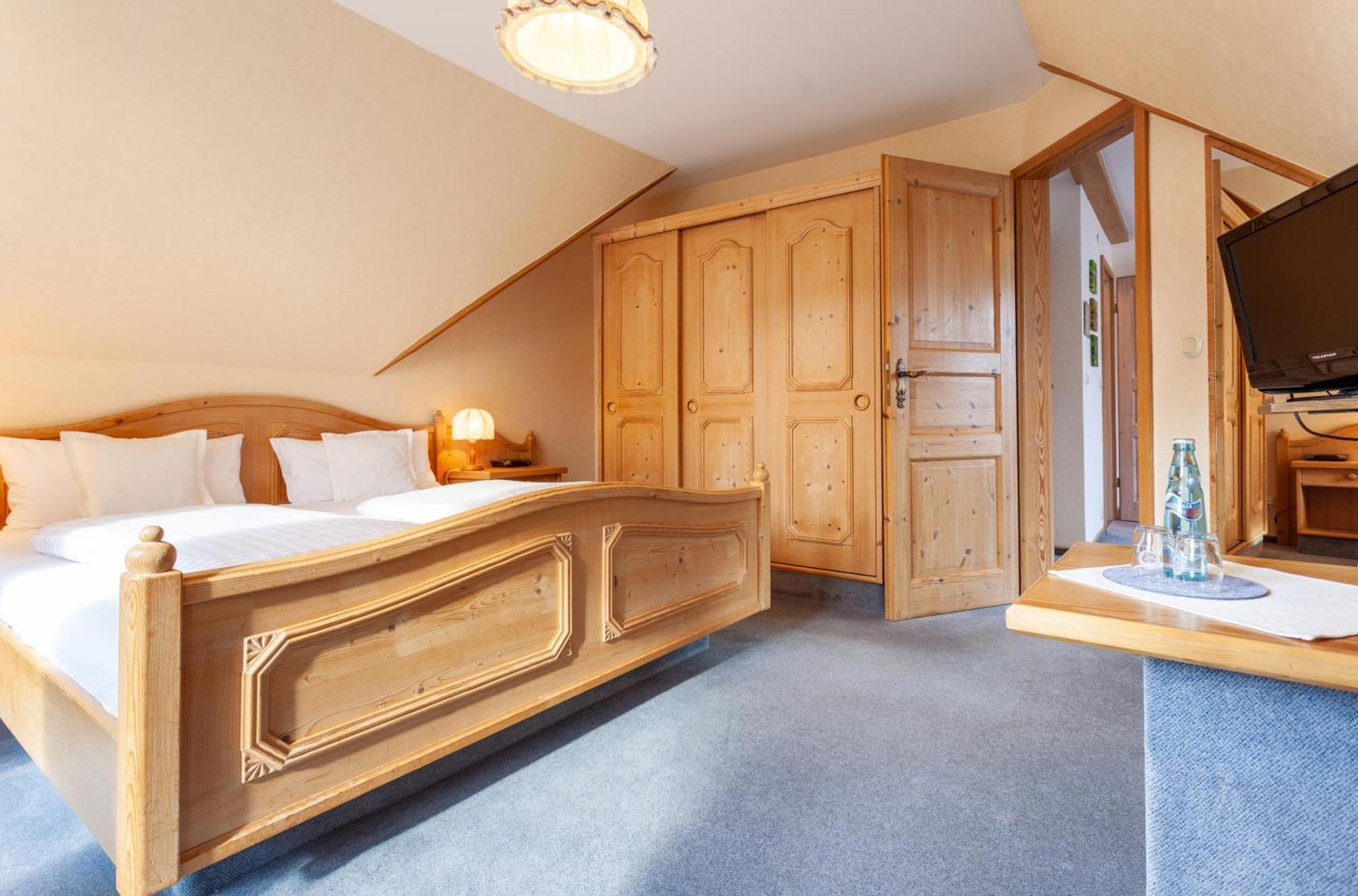 Hotel Sauerlaender Hof Willingen  Zewnętrze zdjęcie